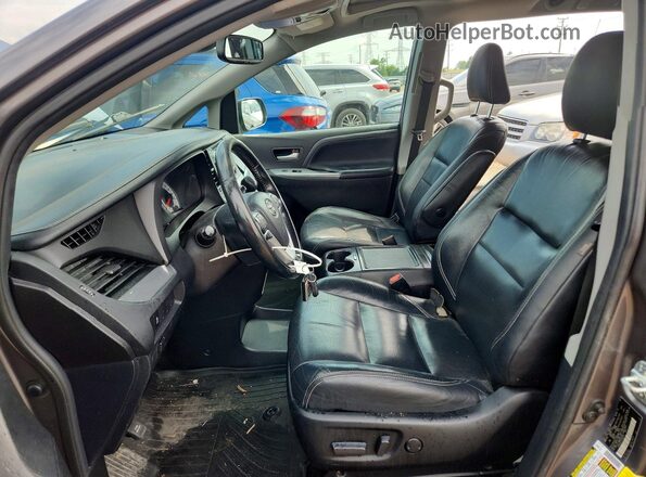 5TDXZ3DC7JS959257 2018 TOYOTA SIENNA Gray Vista interior delantera