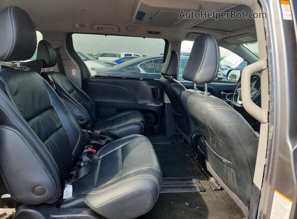 5TDXZ3DC7JS959257 2018 TOYOTA SIENNA Gray Vista de los asientos traseros