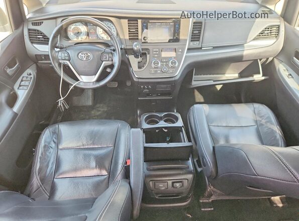 5TDXZ3DC8HS900695 2017 TOYOTA SIENNA Серый Вид панели приборов