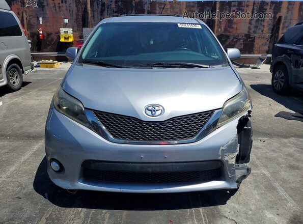 5TDXZ3DC9HS852804 2017 TOYOTA SIENNA Silver Դիմացի տեսք