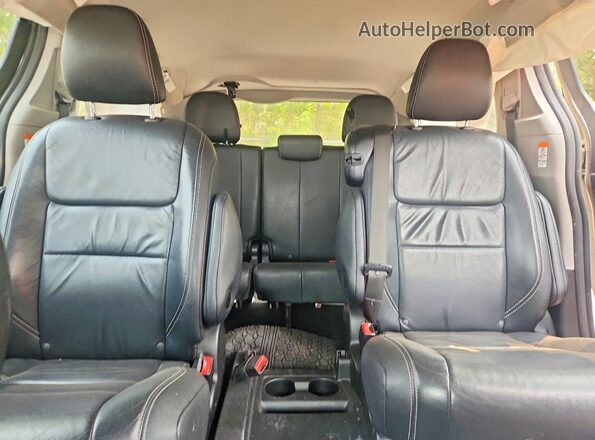 5TDXZ3DC9HS890243 2017 TOYOTA SIENNA Gray Rear seats view