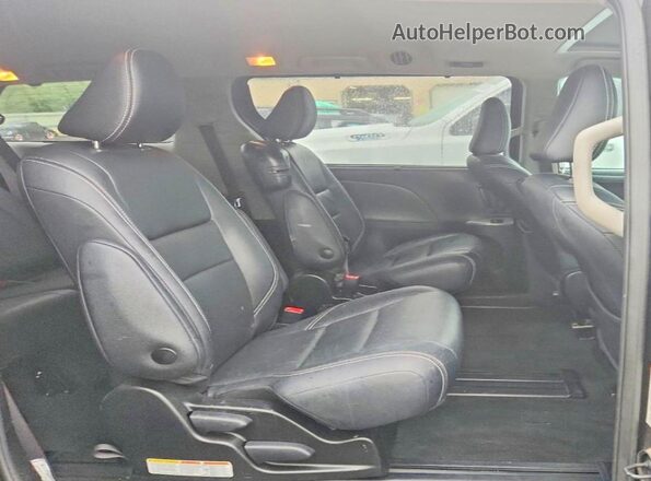 5TDXZ3DC9JS939852 2018 TOYOTA SIENNA Black Вид задньої частини салону