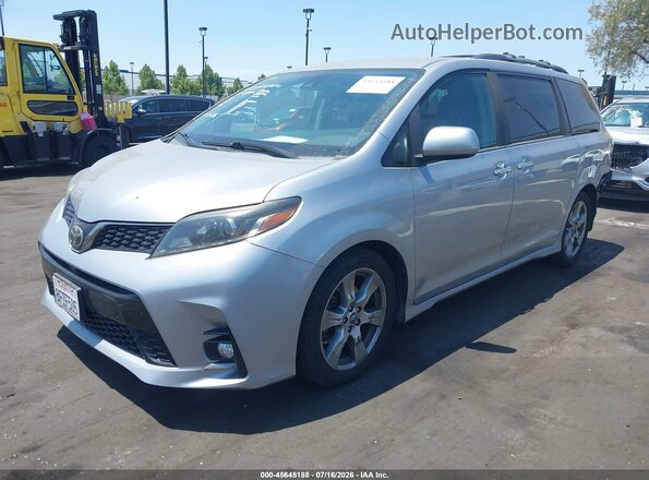 5TDXZ3DCXJS957213 2018 TOYOTA SIENNA Silver Передня ліва чверть