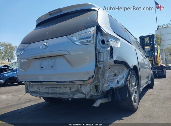 5TDXZ3DCXJS957213 2018 TOYOTA SIENNA Silver Вид спереду