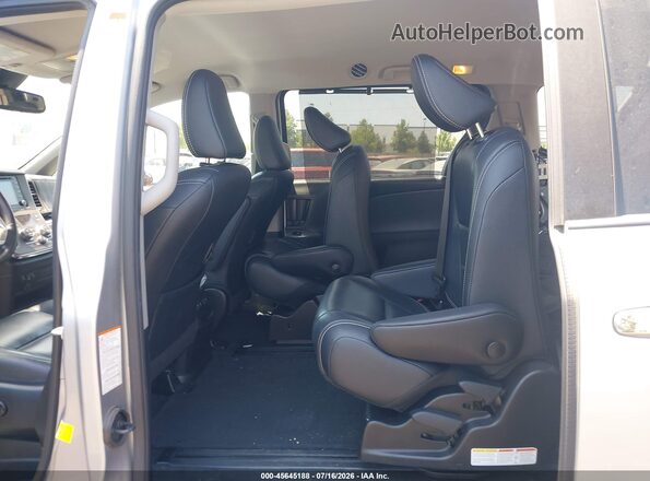 5TDXZ3DCXJS957213 2018 TOYOTA SIENNA Silver Вид наклейки з VIN-кодом