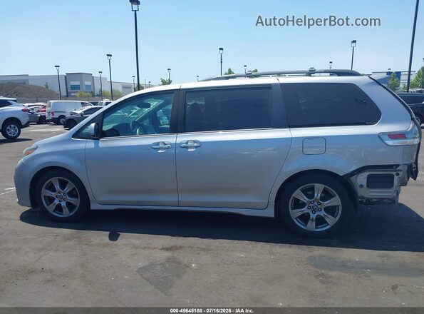 5TDXZ3DCXJS957213 2018 TOYOTA SIENNA Silver 