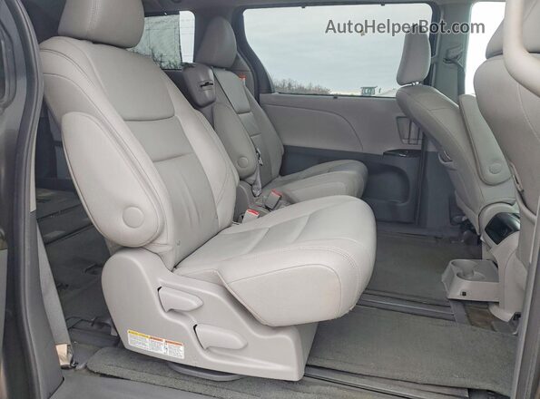5TDYK3DC3GS723061 2016 TOYOTA SIENNA Silver Սալոնի հետևի տեսք