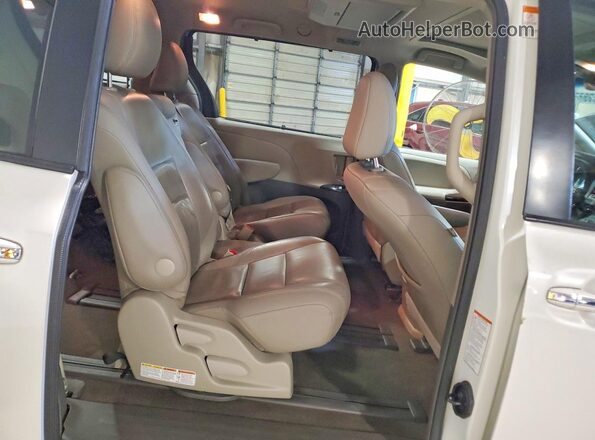 5TDYK3DC3GS744976 2016 TOYOTA SIENNA White უკანა სალონის ხედი