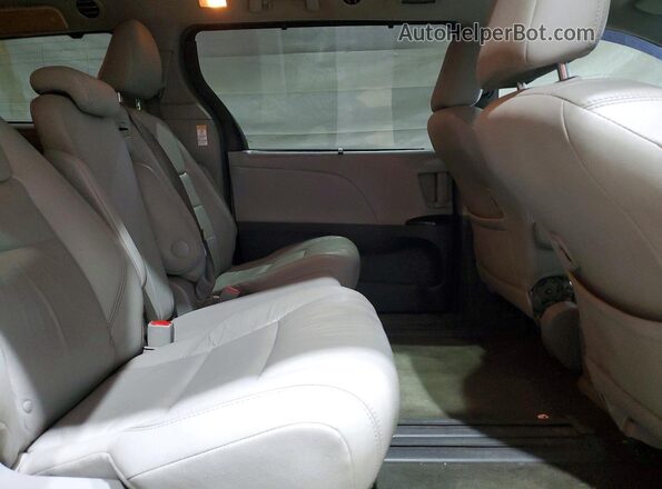 5TDYK3DC3GS749109 2016 TOYOTA SIENNA Red Vista interior trasera