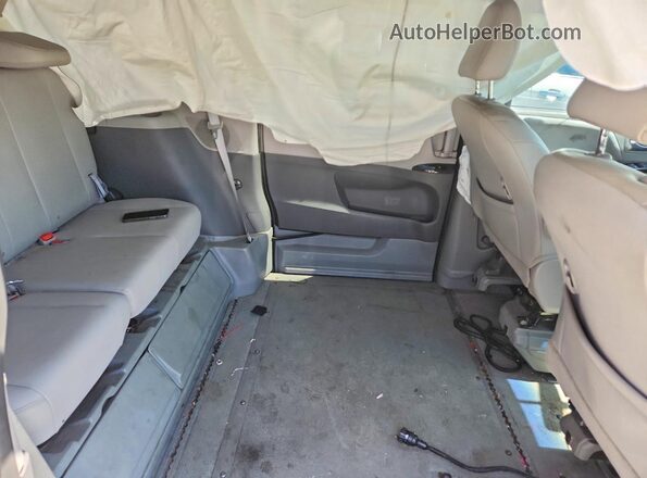 5TDYK3DC5GS695439 2016 TOYOTA SIENNA Gray Vista interior trasera