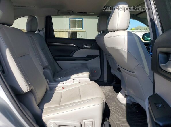 5TDYKRFHXGS157136 2016 TOYOTA HIGHLANDER Silver უკანა სალონის ხედი