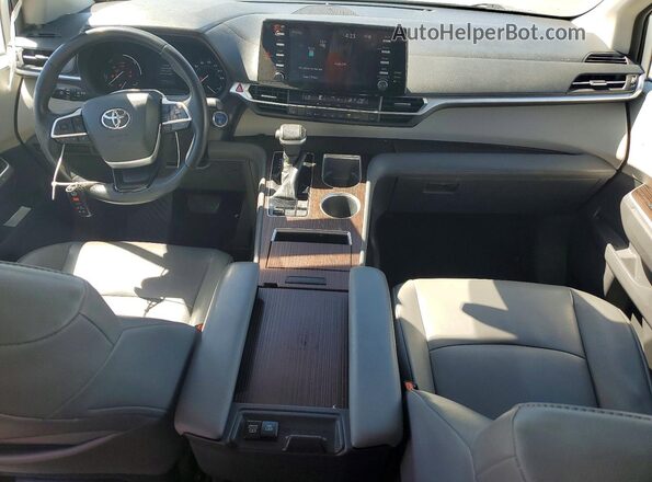 5TDYRKEC0MS057647 2021 TOYOTA SIENNA Silver Widok deski rozdzielczej