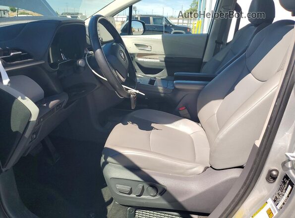 5TDYRKEC0MS057647 2021 TOYOTA SIENNA Silver Widok wnętrza z przodu