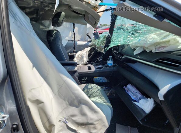 5TDYRKEC0SS283541 2025 TOYOTA SIENNA Silver Widok wnętrza z przodu