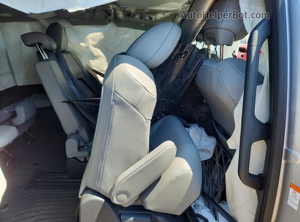 5TDYRKEC0SS283541 2025 TOYOTA SIENNA Silver Widok tylnych siedzeń