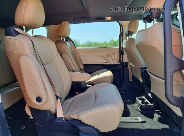 5TDYRKEC1MS044115 2021 TOYOTA SIENNA White Vista interior trasera