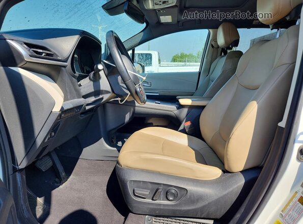 5TDYRKEC1MS044115 2021 TOYOTA SIENNA White Vista interior delantera