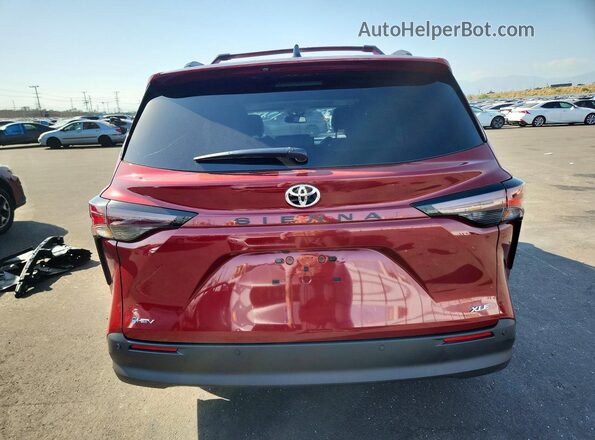 5TDYRKEC1TS304060 2026 TOYOTA SIENNA Red უკანა ხედი