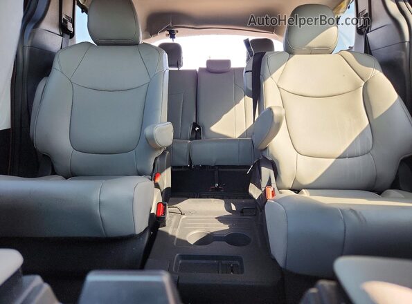 5TDYRKEC1TS304060 2026 TOYOTA SIENNA Red უკანა სავარძლების ხედი