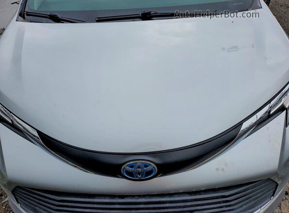 5TDYRKEC3MS023511 2021 TOYOTA SIENNA Silver Vista del compartimento del motor