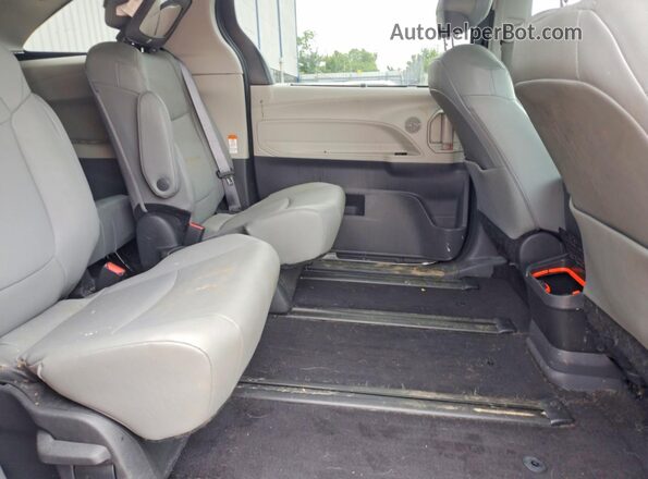 5TDYRKEC3PS140445 2023 TOYOTA SIENNA Black Rear interior view