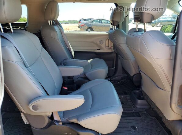 5TDYRKEC3RS182603 2024 TOYOTA SIENNA Black უკანა სალონის ხედი