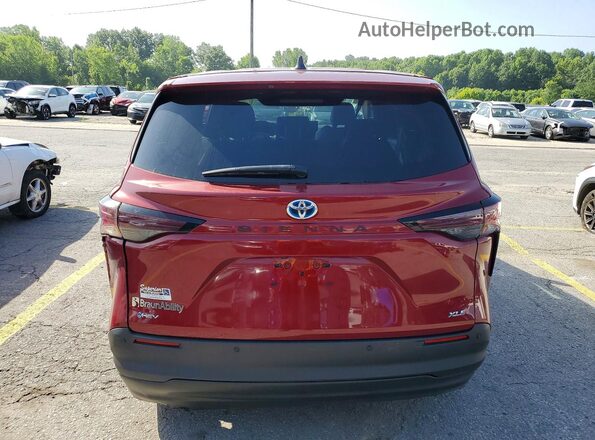 5TDYRKEC3SS243275 2025 TOYOTA SIENNA Red Rear view