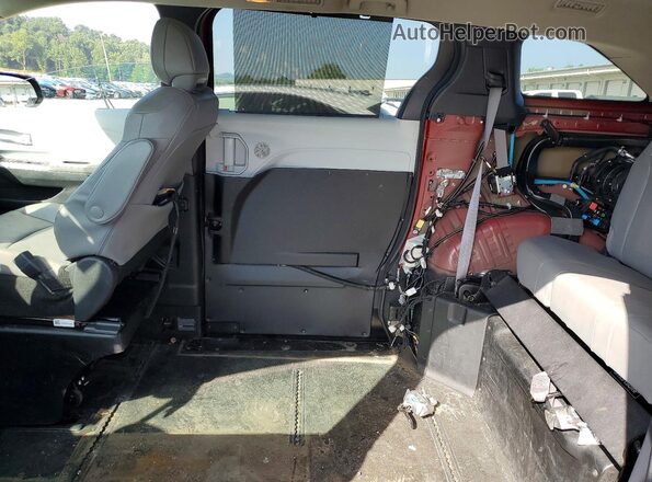 5TDYRKEC3SS243275 2025 TOYOTA SIENNA Red Rear interior view