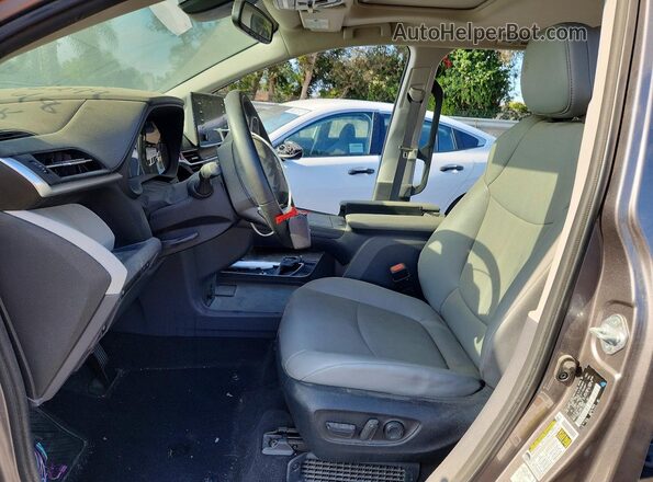5TDYRKEC4PS146299 2023 TOYOTA SIENNA Gray წინა სალონის ხედი