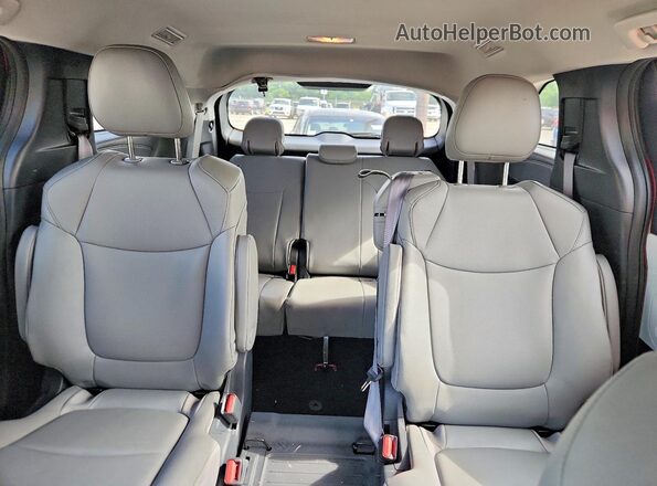 5TDYRKEC4SS275071 2025 TOYOTA SIENNA Red Հետևի նստատեղերի տեսք