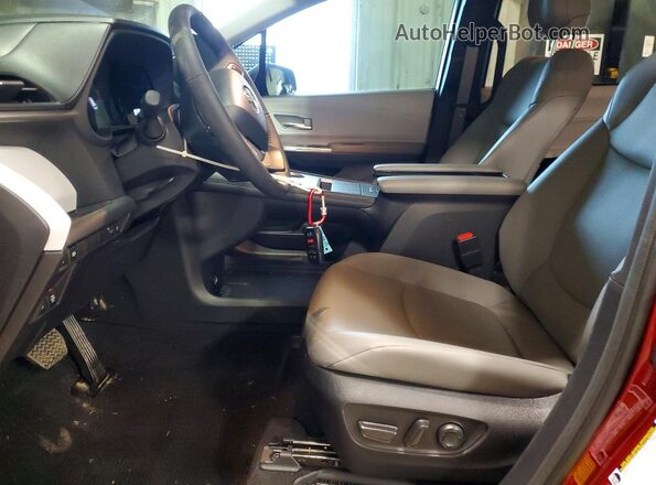 5TDYRKEC4SS287026 2025 TOYOTA SIENNA Red Front interior view