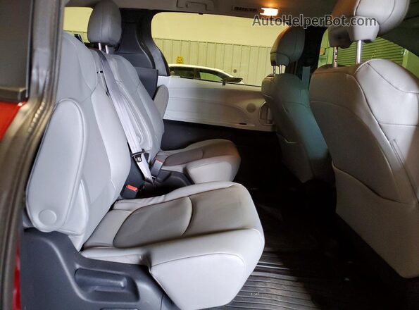 5TDYRKEC4SS287026 2025 TOYOTA SIENNA Red Rear interior view