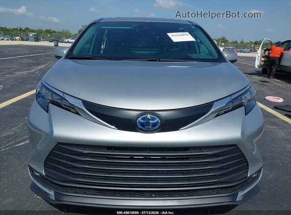 5TDYRKEC5SS281834 2025 TOYOTA SIENNA Silver Սարքավորումների վահանակի տեսք
