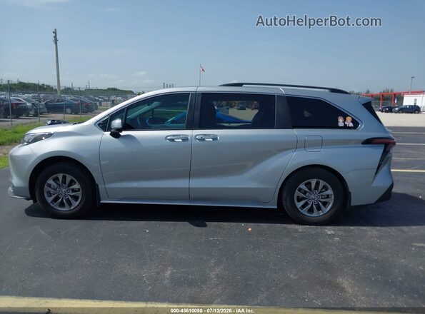 5TDYRKEC5SS281834 2025 TOYOTA SIENNA Silver Սալոնի 360 աստիճան տեսք