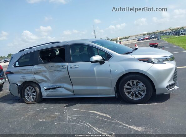 5TDYRKEC5SS281834 2025 TOYOTA SIENNA Silver Սալոնի հետևի տեսք