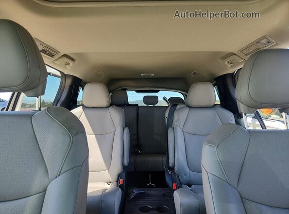 5TDYRKEC5TS306488 2026 TOYOTA SIENNA White Vista de los asientos traseros