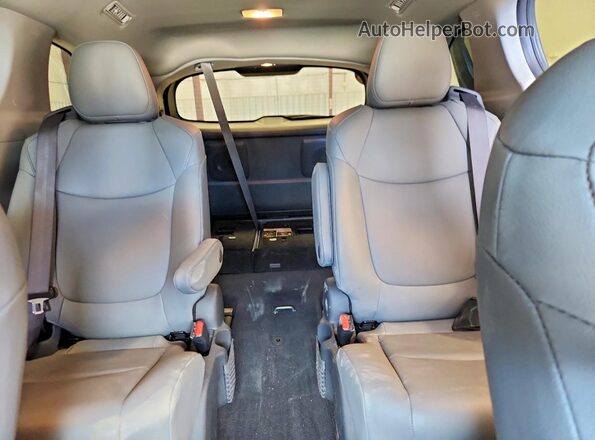 5TDYRKEC6RS212256 2024 TOYOTA SIENNA Gray Հետևի նստատեղերի տեսք