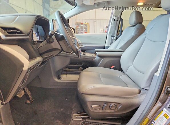 5TDYRKEC6RS212256 2024 TOYOTA SIENNA Gray Սալոնի դիմացի տեսք