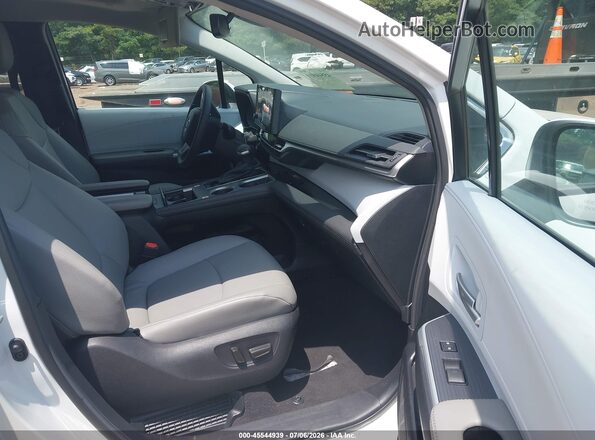 5TDYRKEC6TS295677 2026 TOYOTA SIENNA White Front interior view
