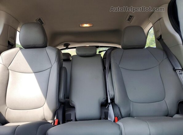 5TDYRKEC7MS036973 2021 TOYOTA SIENNA Blue Widok tylnych siedzeń