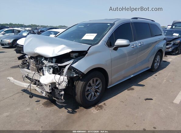 5TDYRKEC7PS152243 2023 TOYOTA SIENNA Silver Vista tres cuartos delantera izquierda