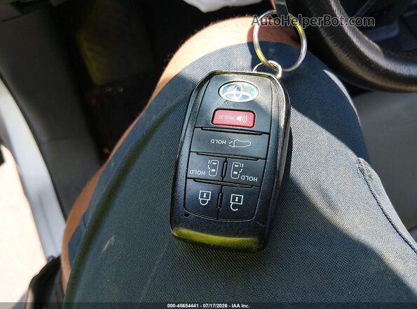 5TDYRKEC7PS152243 2023 TOYOTA SIENNA Silver Vista del salpicadero
