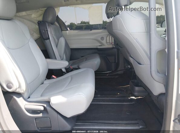 5TDYRKEC7PS152243 2023 TOYOTA SIENNA Silver Vista de la etiqueta del VIN