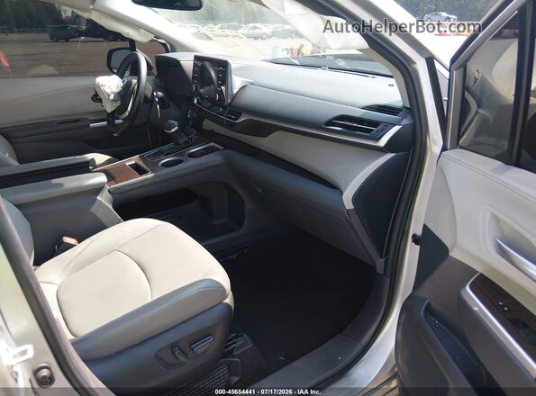 5TDYRKEC7PS152243 2023 TOYOTA SIENNA Silver Vista interior delantera