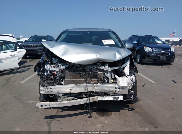 5TDYRKEC7PS152243 2023 TOYOTA SIENNA Silver Vista interior trasera