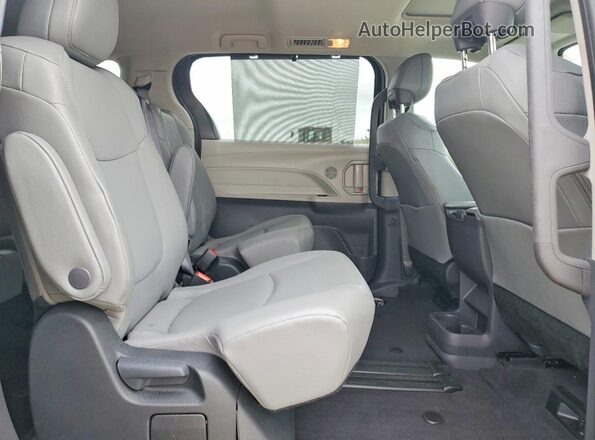 5TDYRKEC7RS214727 2024 TOYOTA SIENNA Blue Widok wnętrza z tyłu
