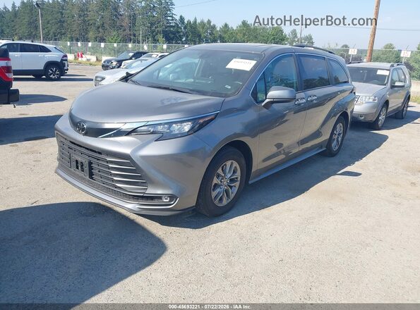 5TDYRKEC7TS292139 2026 TOYOTA SIENNA Gray Vista tres cuartos delantera izquierda