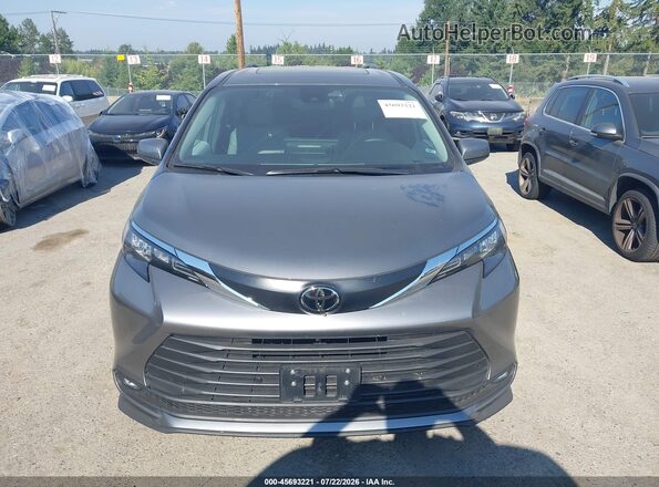 5TDYRKEC7TS292139 2026 TOYOTA SIENNA Gray Vista del cuadro de instrumentos
