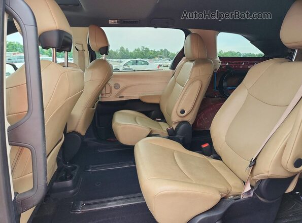 5TDYRKEC8NS079977 2022 TOYOTA SIENNA Maroon Вид задньої частини салону