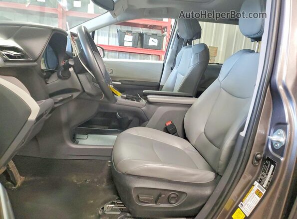 5TDYRKEC8PS156611 2023 TOYOTA SIENNA Gray Vista interior delantera